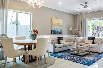 Image de The Airport Stop Spacious House City & Sky Base