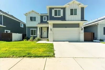 Image de Big Home! Fenced Yard! 30+ Day Discount! Garage!
