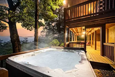 Image de Sunset Nest - Pet Friendly | Hot Tub | Mountain Views