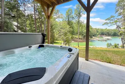Image de Nottely Retreat - Lakefront | Hot Tub | Game Room