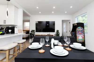 Image de 4br Near Wynwood, Design District, Beach, Brickell  Near Little Havana + Parking