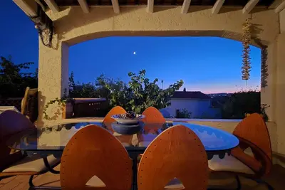 Image de Entre la mer, ville et le Mont Faron, Maison provençale avec grand jardin privé