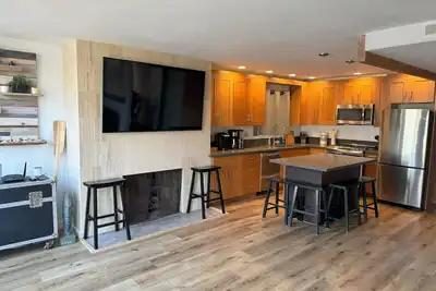 Image de Fully Remodeled Beach Condo Steps Away from the Sand