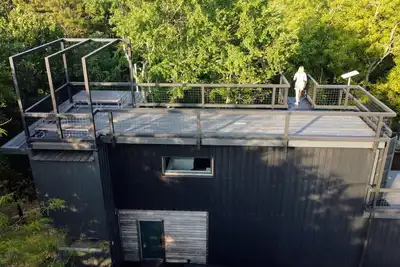 Image de 3 Story Container Home on 10 acres in Eureka Springs