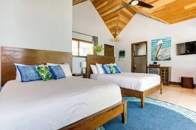 Image de Hummingbird: Beachfront Cabana with Private Veranda on Belize Private Island