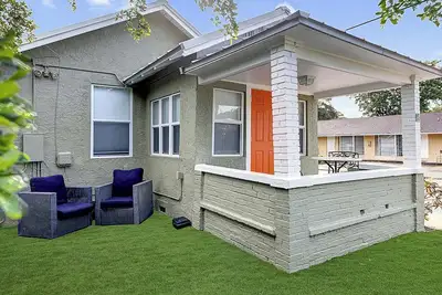 Image de Cozy 2br Getaway in Lake Worth Beach – Walk to the Ocean!