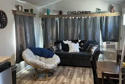 Image de Quiet 1 bedroom Getaway close to Mardon Resort!