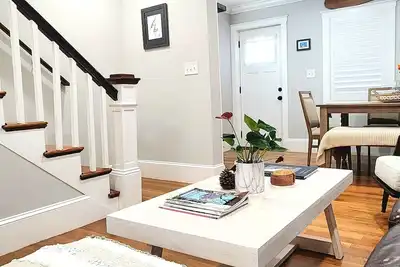 Image de Charming 3br, 1. 5 Bath House Near Boston & Historic Salem- Walk to the Beach