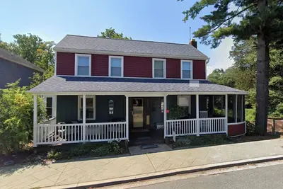 Image de Cozy Cottage on the North East River in Town!