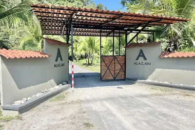 Image de The Emerald Haven Retreat‑style 1br in Puntarenas – Ac + Jungle Views