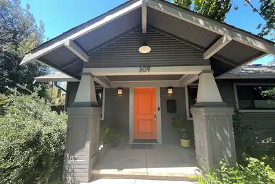 Image de Creative Sanctuary in best neighborhood in Modesto