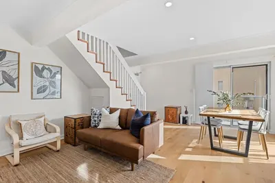 Image de Stylish 2-Bed Home Steps from Henley Beach