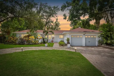 Image de 3br Waterfront Gem~Kayak~Pool~Dog Friendly