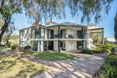 Image de 98 Steps to the Beach – 2br Coastal Getaway