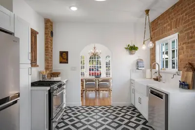 Image de Spanish Bungalow + Private Casita | Historic Phoenix Charm | Prime Location