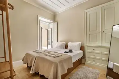 Image de T2 lumineux et chaleureux en bâtiment historique