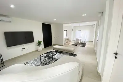 3 Bed Luxury Apartment 1st Flr