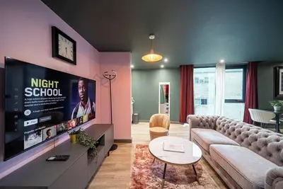 Image de Boutique Studio with Designer Finishes – Apt 16