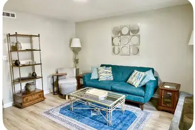 Image de 2 Bedrooms, Queen beds, 1. 5 Baths, Tub-Shower, Smart Tv, Full Size Washer Dryer