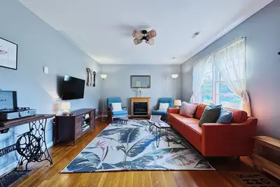 Image de Cozy & Colorful 3br Cottage near I-95, Kings Dominion, Richmond, Family Friendly