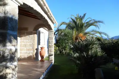 Image de Vue sur la montagne, terrasse et jardin partagés