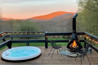 Image de Crows Nest Mtn. Chalet - Hot Tub, Mtn Views, Dog Friendly