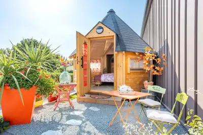 Image de Les Philous Gourmands - Chambre d'hôtes Chalet 'Chine' avec terrasse privée