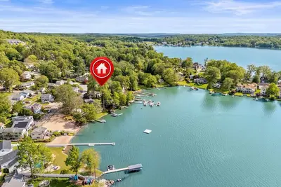 Image de Lakeside treasure boating swimming kayaking