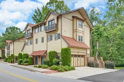 Image de Riverside Trout Cottage / Sleeps 8 / Short walk to Downtown Helen