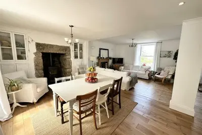 Image de Open plan country cottage with wood burner near beaches