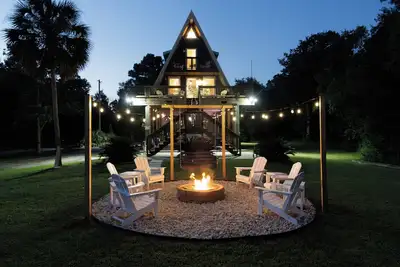 Image de Gulf Views, Game Room, Fire Pit, Walk to Boat Launch and Pier, Near Down Town