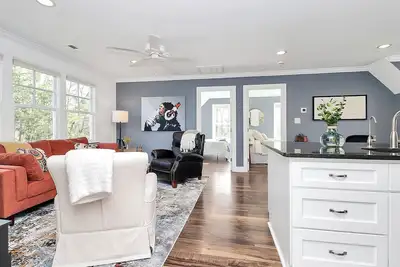 Image de Tree top view 2-bedroom cozy apartment in tranquil Concord, Nc.