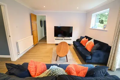 Image de Spacious 5-Bedroom Home with Large Garden in Egham