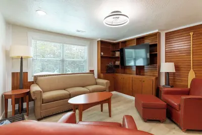 Image de Lighthouse Lodge #4 – Lakefront Home & Boat Slip Access