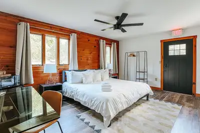 Image de Ada King Studio + Roll-in Shower | Pet-Friendly
