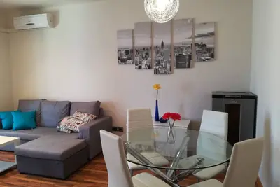 Image de \"Spacious 4 bedroom apartment in the center with terrace and elevator, near the sea\"