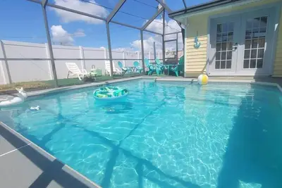Image de Tropical Escape • Pool + Beaches Nearby (5min), Tropical Escape Pool + Beaches Nearby 5 mi