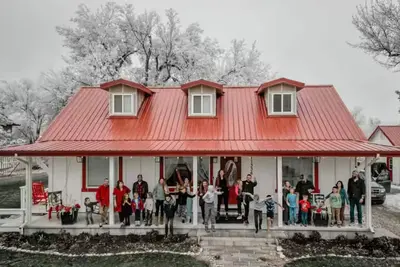 Image de Red Roof Farmhouse w/ lg hot tub, sleeps 27+