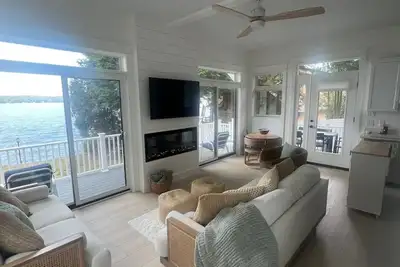 Image de Beautiful Waterfront Property for rent