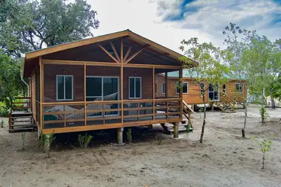 Image de Canal Retreat with Pool, Dock & Kayaks. Maya Beach