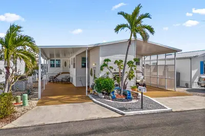 Image de Island Getaway – Waterfront Home with Gulf Access, Boat & Golf Cart!