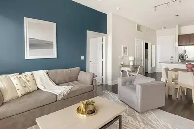 Image de Landing at Macallan on Ross - 2 Bedrooms in Upt. . .