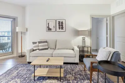 Image de Landing | Chic 2bd, Clubhouse, Pool