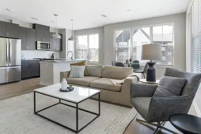 Image de Landing at Laurel at Dry Creek - 2 Bedrooms in. . .