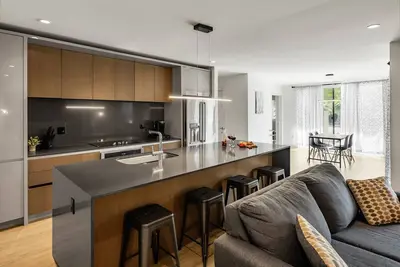 Image de Coach House - Hot Tub - Heart of Old Town