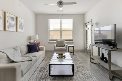Image de Landing | Stylish 2bd, Gym, Pool