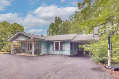 Image de Family Home w/ Game Room! 1 Mi to Dale Hollow Lake