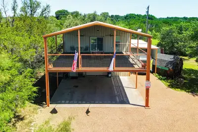 Image de 6 Mi to Granbury City Beach Park: Apt w/ Veranda!