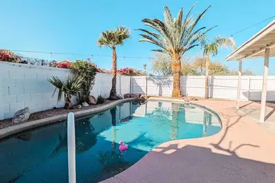 3-bed + Private Pool Ne Phoenix Bungalow