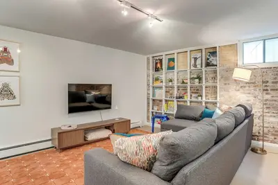 Image de Walkable Apt w/ Off-Street Parking in Cheesman!